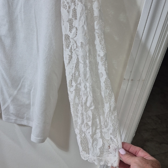 Womens Plus 3X White Lace Sleeve Women's Blouse - Picture 3 of 12